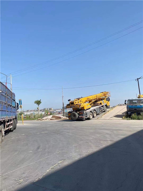 曲松县25吨吊车的租赁价格大概是多少？